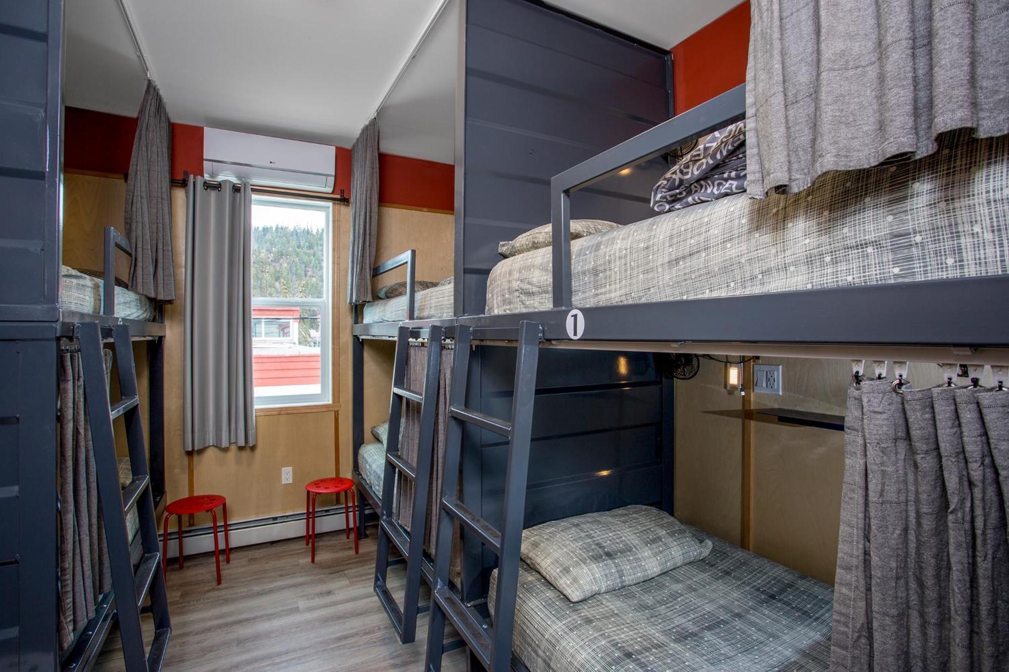Jasper Downtown Hostel Exterior photo